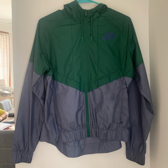 Women’s NIKE Windbreaker size: SMALL - Picture 3 of 3